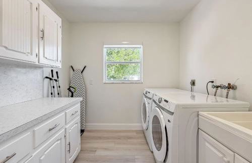 Solara: Waterfront Estate, Pool, Dock, Private Guest Suite - Foto 76