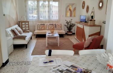 Villa climatisée, proche mer, 2 grands appartements indépendants, parking, wifi - Foto 6