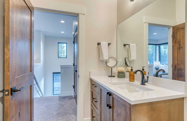 Grand Fir by Avantstay Hot Tub and Firepit - Foto 19