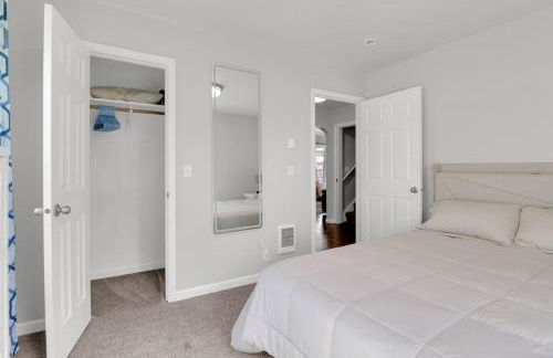 Spacious 3-Bedroom Near Campus - Photo 32