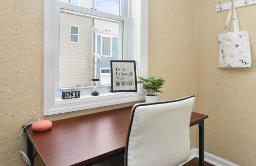 HostWise Stays - Block to AGH - King Bed, Free Off Street Parking - Foto 26