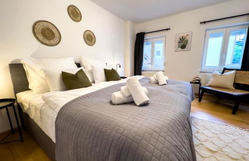 KUELhome - STYLISCHE ZENTRALE WOHNUNG MIT KÜCHE UND PARKPLATZ IN SEITENSTRAẞE - Foto 4