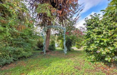 3 Bedroom Gorgeous Apartment In Confolens - Foto 13