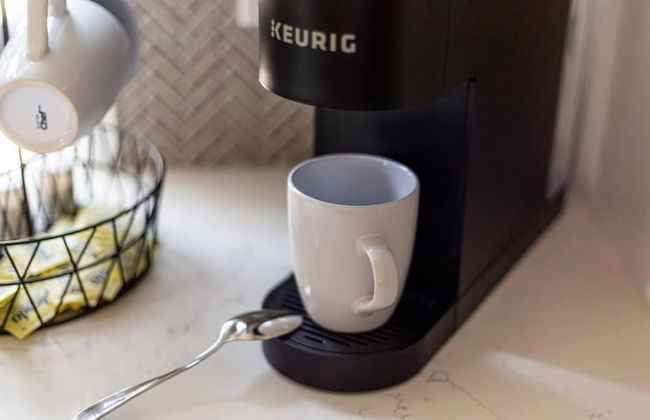 Casa Leslieville - 2BR Suite w LRG Patio - Photo 14