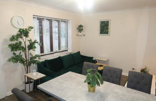 Cozy 3 Bedroom Home with Garden & Free Parking - Milton Keynes - Foto 10