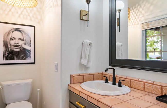 Wellsona Vineyard Retreat Pool Hot Tub Views Main Home Guest Home - Photo 26