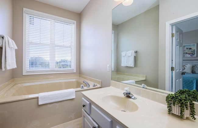 Charleston-style Row House Featured on Hgtv w/ Wifi & Creek Views - Photo 17