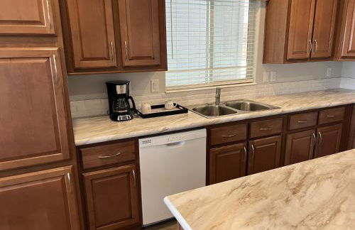 Monte Vista Village Resort Mesa 3 Bed 2 Bath Age Restricted Must be 55 or more - Photo 17