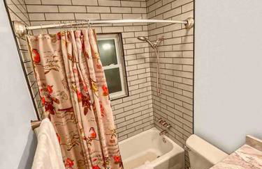 Serene and Modern 5 Location, Queen Bed, Parking - Foto 11