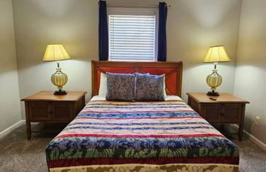 Luxury Pool with King beds Near Shops and Dining - Foto 16