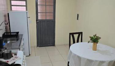Edificio Hayannes - 1 Quarto - 1 Cozinha - 1 Banheiro - Garagem Coberta - Self Check in -Taxa Para Hospede Com Pets - Foto 5