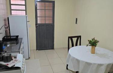 Edificio Hayannes - 1 Quarto - 1 Cozinha - 1 Banheiro - Garagem Coberta - Self Check in -Taxa Para Hospede Com Pets - Foto 5