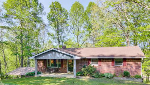 1 Mi to Pisgah Natl Forest Wooded Haven with Deck - Foto 2