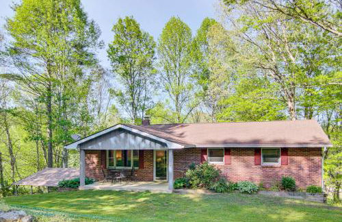 1 Mi to Pisgah Natl Forest Wooded Haven with Deck - Foto 2