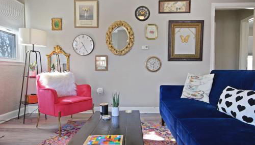 Down the Rabbit Hole walk to downtown - Foto 2