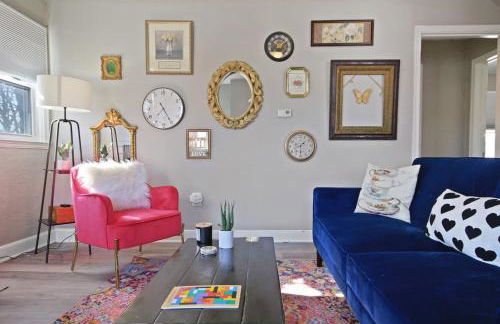 Down the Rabbit Hole walk to downtown - Foto 2