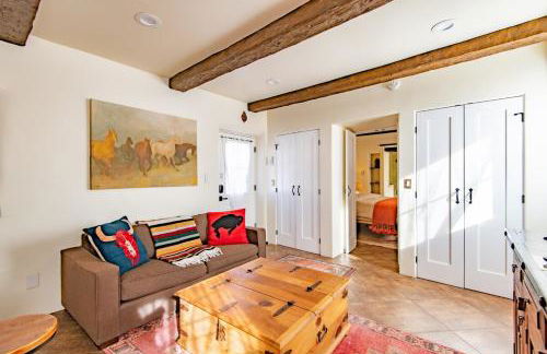 Historic Adobe Casita Downtown Specious 620 Sq Ft, King Bed and Patio - Foto 13