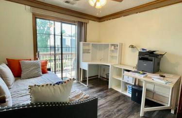 2bd condo w pool view deck 15mn from Kansas City - Photo 19