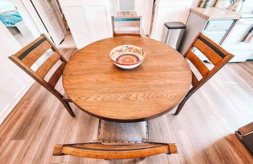 Pet Friendly/3 King Beds/Mins to Airport - Foto 16