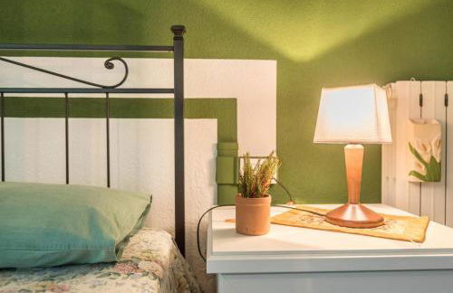 Tinas yellow home - Photo 16