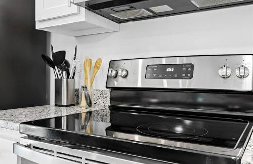 Modern 1BR NuLu Container Ground Level Bourbon - Foto 40