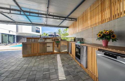 VILLA GEORGE z ogrevanim bazenom in vrtno kuhinjo - Foto 26