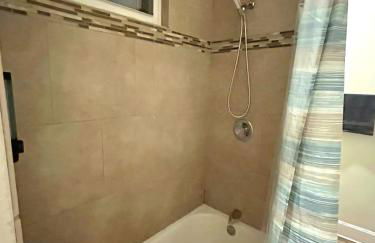 Downtown 1BR Stay Walk to Cafes & Parks - Foto 32