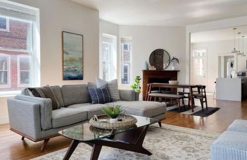 Historic 1900s Townhome with a Modern Flair - Foto 9