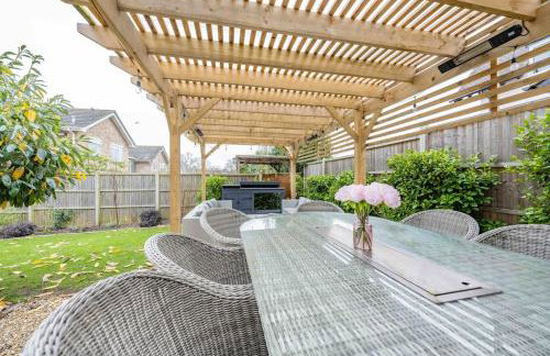 The Lymington Hub Slps 13 hot tub/chef/spa - Photo 7