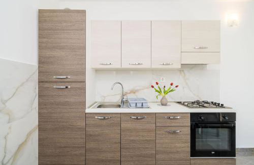 Apartments & Rooms Bari i -Standard One Bedroom Apartment with Balcony and Garden View APT-3 - Photo 4