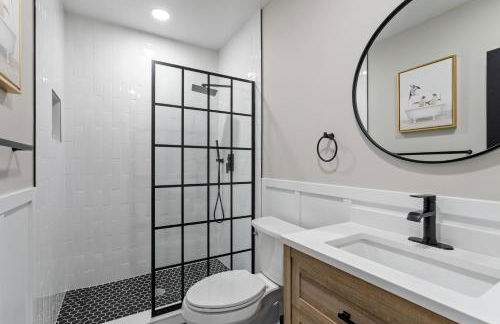 Welcome to The Lux Collective a Spacious 5-Bedroom House close to Stadiums, Universities, Center City & more! - Foto 15