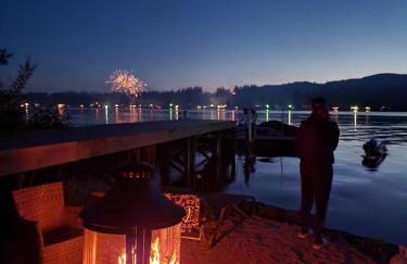 Lux Lakefront Estate, Sandy Beach, Hot Tub, Sauna, Dock, Treehouse & Deck - Foto 16