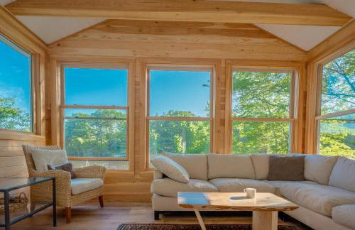 Stylish lake home with private beach, dock and firepit for swimming, kayaking, hiking - Foto 9