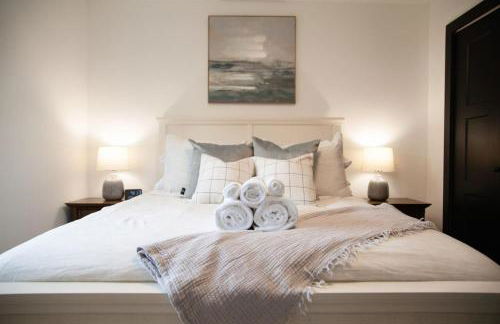 Modern Cottage with hot tub near lake, wineries, Geneva and SPIRE - Foto 27