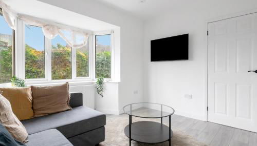 3Bed House-Free Parking - Foto 4