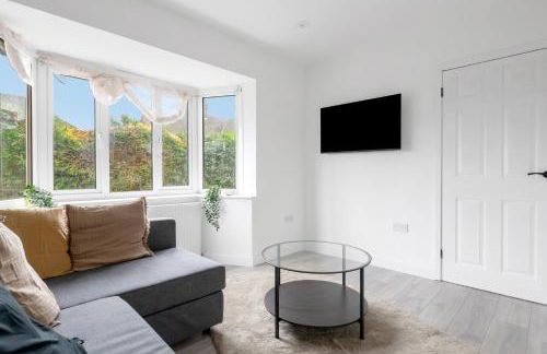 3Bed House-Free Parking - Foto 4