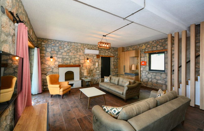 2 Bedroom Private Villa With Infinity Pool and Sea View - Photo 13