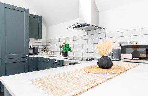 Superb Top Floor 1-Bedroom Flat With Charming Two Balconies - Foto 10