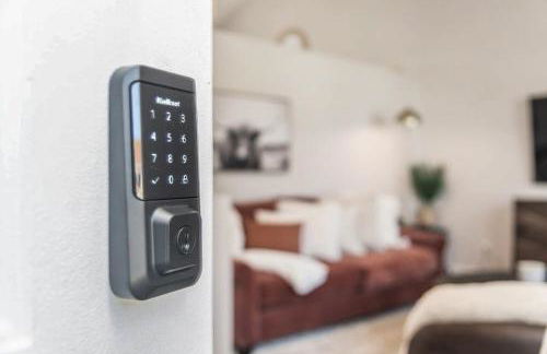 Elegant Escape-Fenced Yard BBQ & Cozy Fire Pit - Foto 37