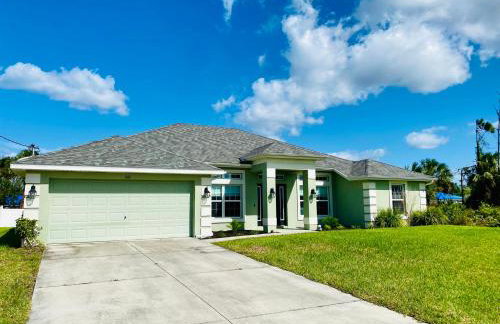 Gone Coastal! Large Heated pool home 30 min from beaches! - Foto 45