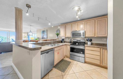 Destin on the Gulf 205 - Updated Gulf Front Property with Free Beach Service - Foto 4
