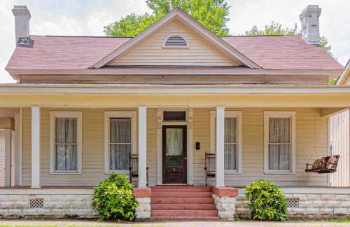 Wrap-Around Porch Uptown Stay-Pets Welcome! - Foto 4