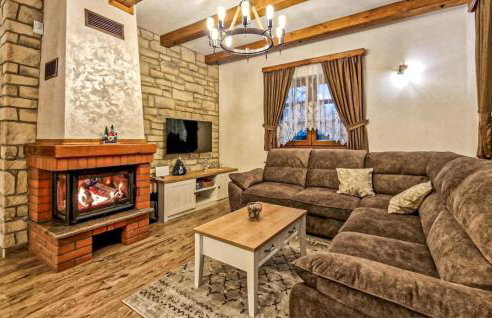 Lovely Home In Gospic With Wifi - Photo 3