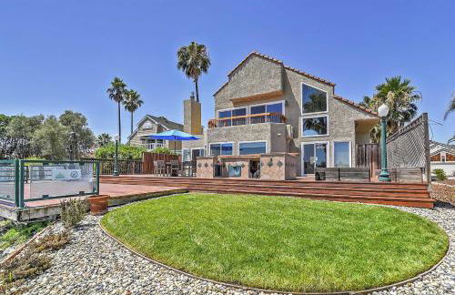 Waterfront Discovery Bay Home Outdoor Bar and Dock - Foto 1