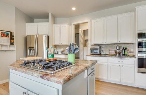 San Marcos Getaway with Deck and Lake Views! - Foto 12