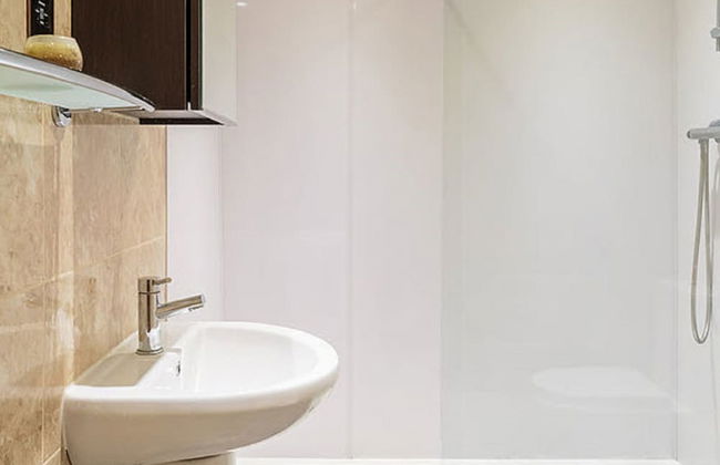 Luxury Central Newcastle Apartment 20 - Photo 17