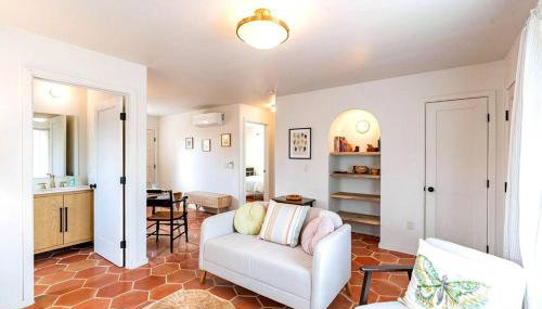 Cute & Cozy 2BR 1BA Adobe w Firepit Near UA & UMC - Foto 5