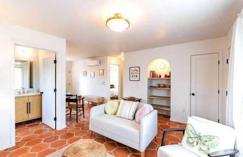 Cute & Cozy 2BR 1BA Adobe w Firepit Near UA & UMC - Foto 5