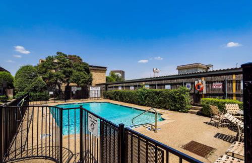 Spacious Preston Hollow Condo - Foto 3