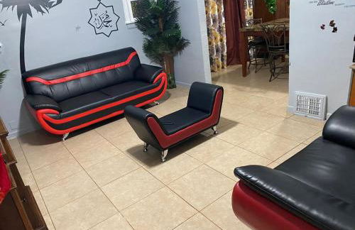 At the Center of Dearborn, MI 2 Bedroom apartment with backyard and balcony - Foto 8